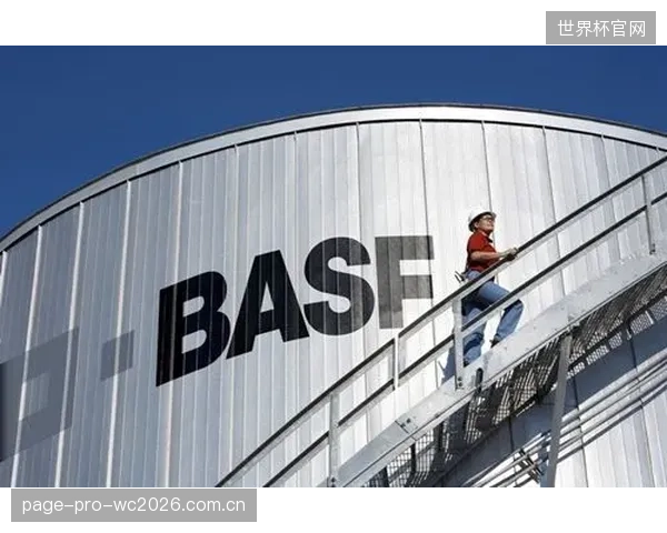 巴斯夫、陶氏等化工巨头将凭借对低模量聚氨酯发泡材料气体流量的底层控制，在与运动品牌的博弈中掌握更大话语权